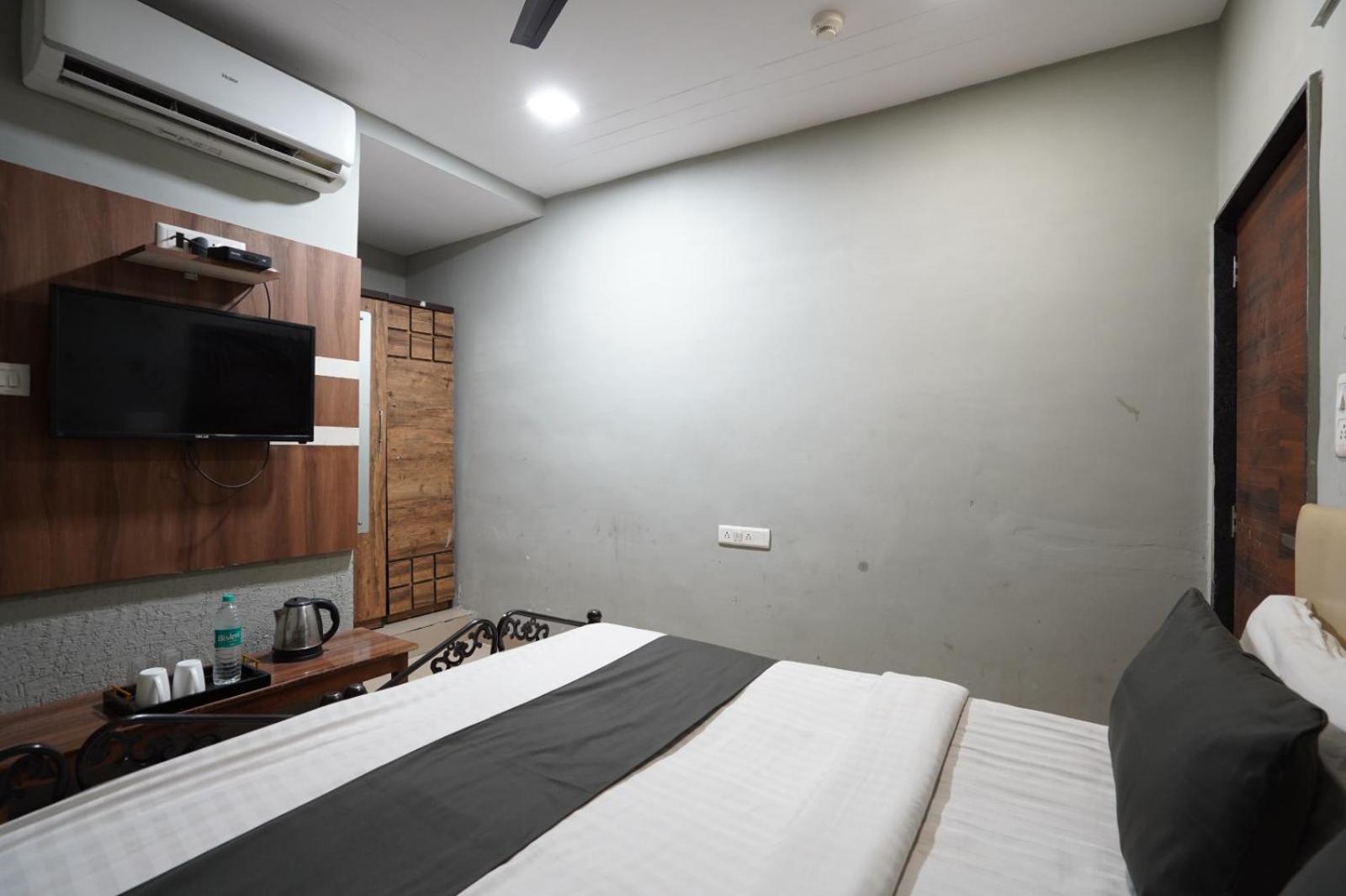 Hotel Sai Inn, Ahmedabad Airport 外观 照片