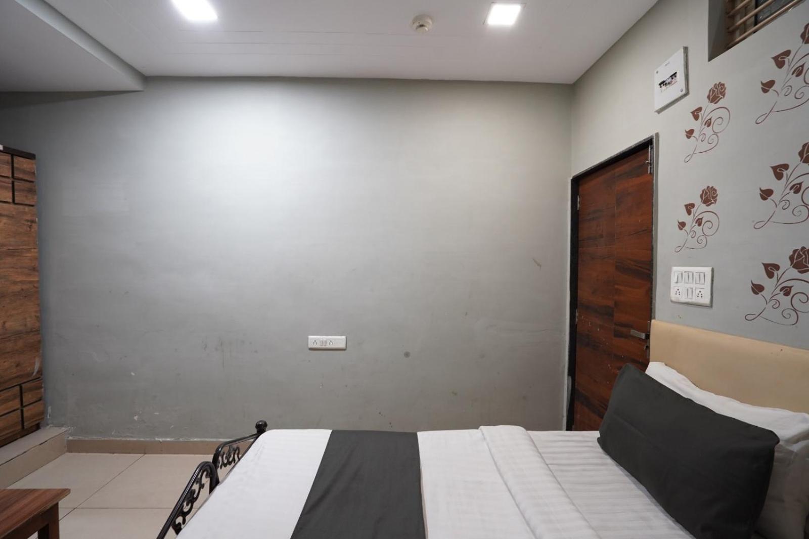 Hotel Sai Inn, Ahmedabad Airport 外观 照片