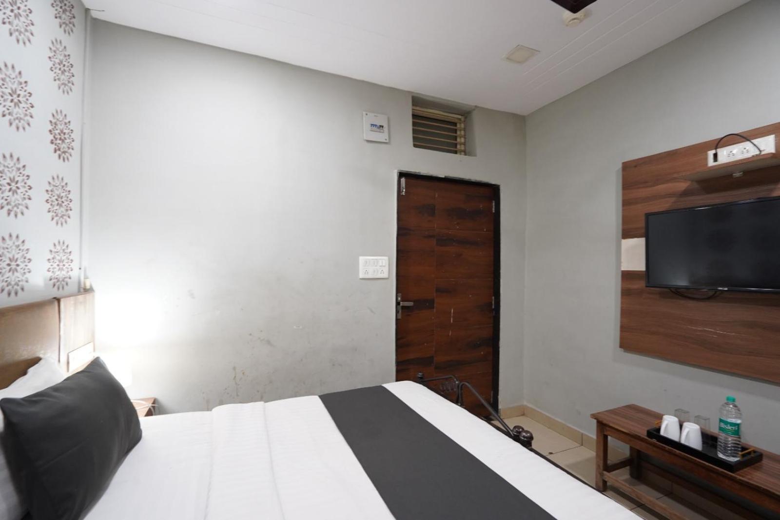 Hotel Sai Inn, Ahmedabad Airport 外观 照片