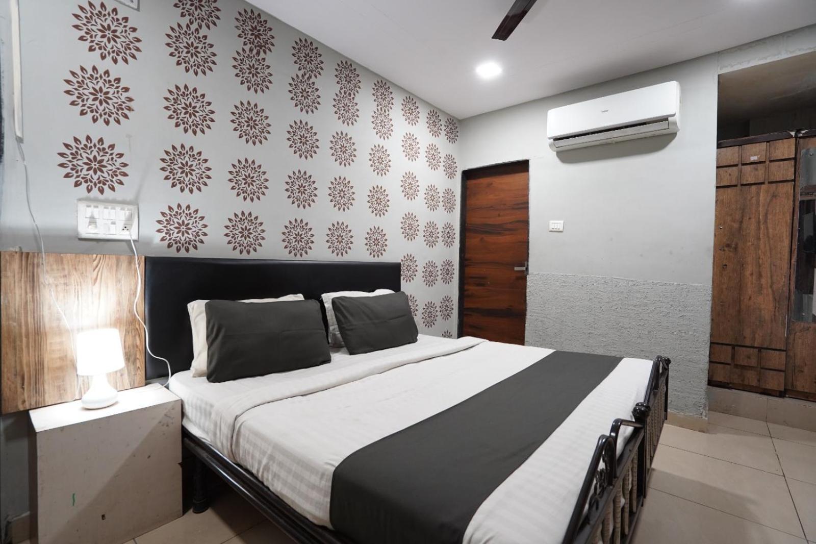 Hotel Sai Inn, Ahmedabad Airport 外观 照片