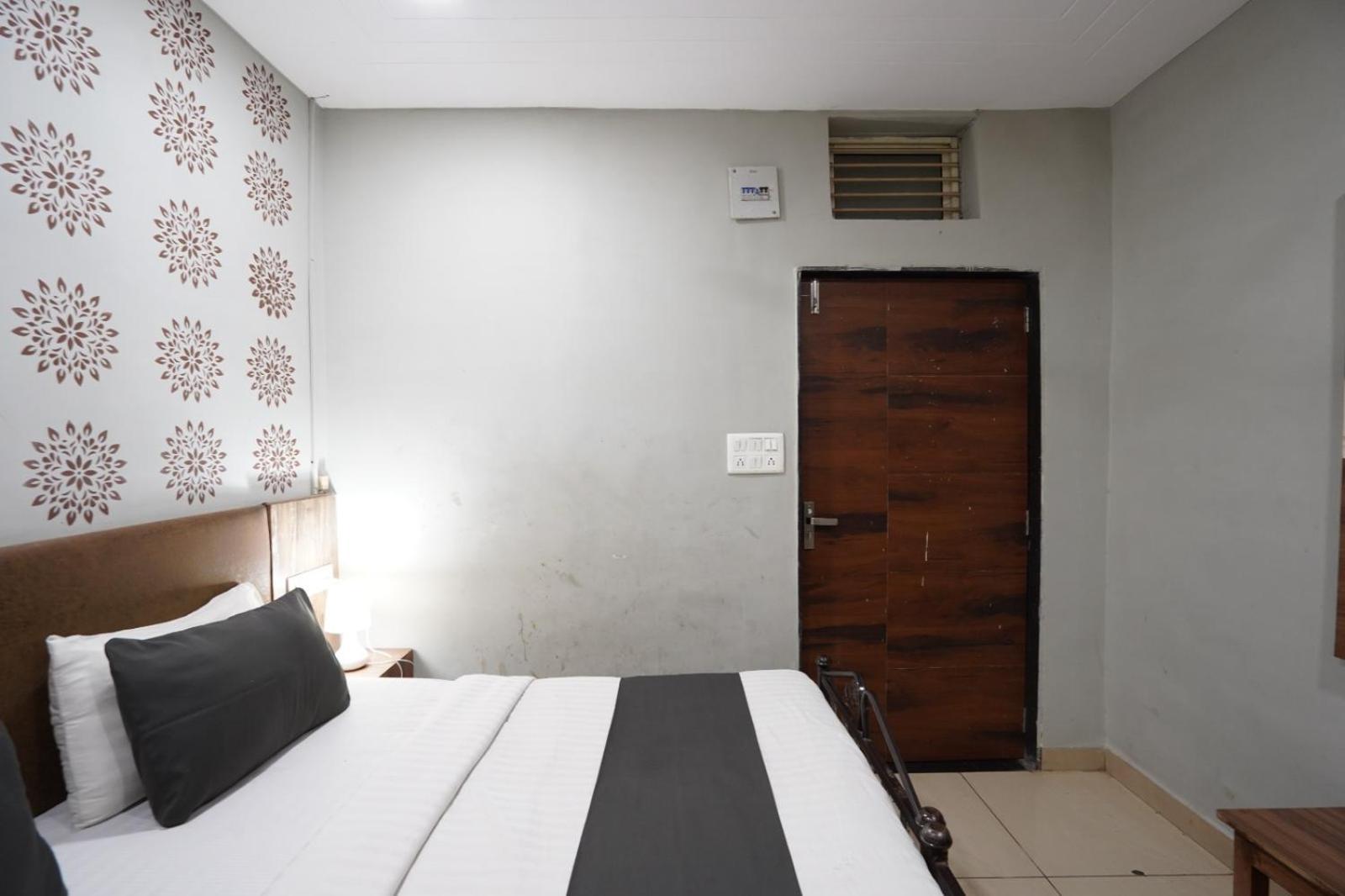 Hotel Sai Inn, Ahmedabad Airport 外观 照片