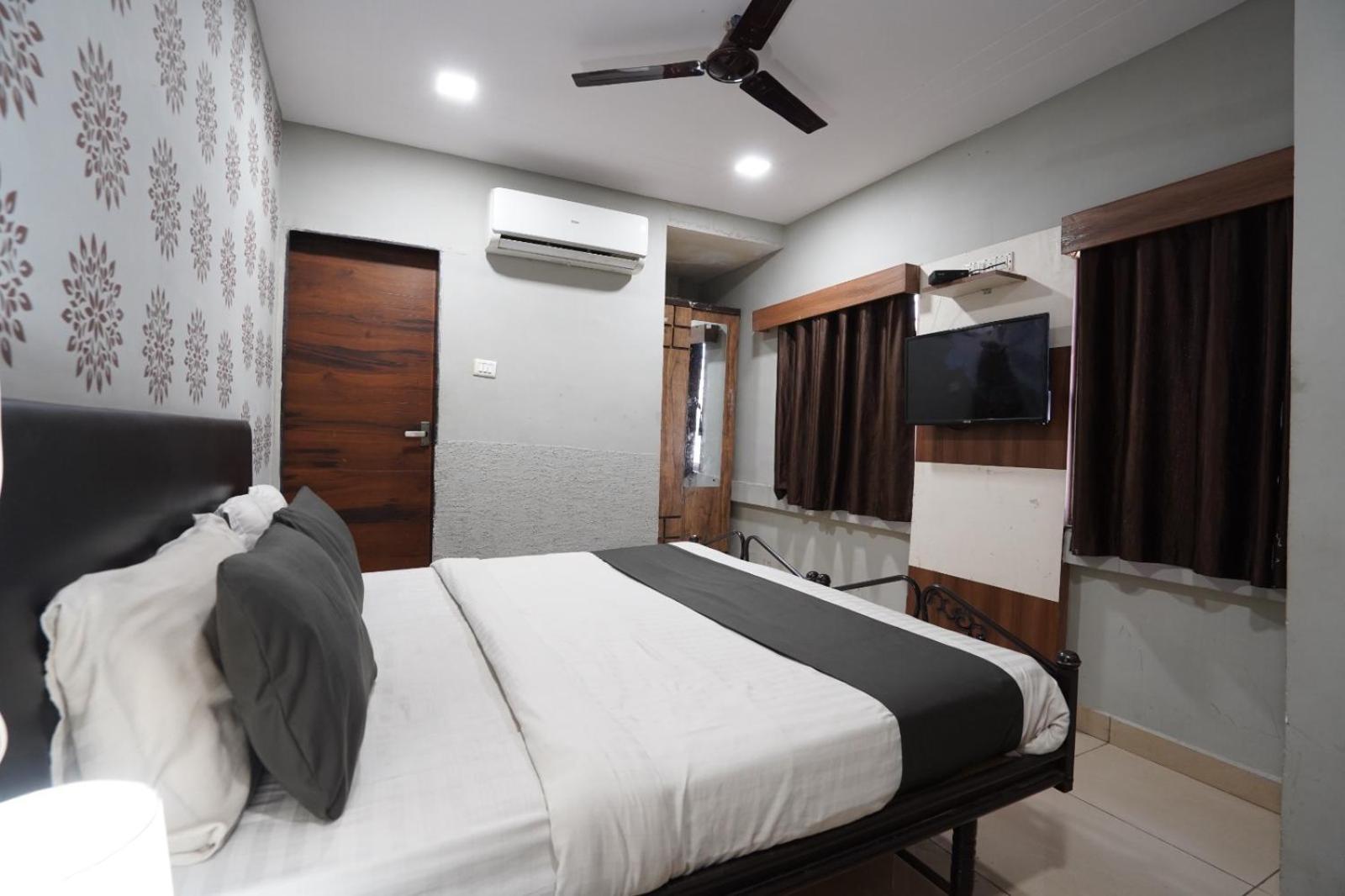 Hotel Sai Inn, Ahmedabad Airport 外观 照片