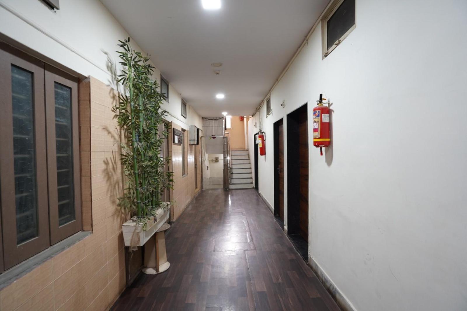 Hotel Sai Inn, Ahmedabad Airport 外观 照片